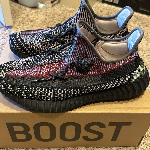 Yechei Yeezy Boost 350 V2 - Picture 2 of 8